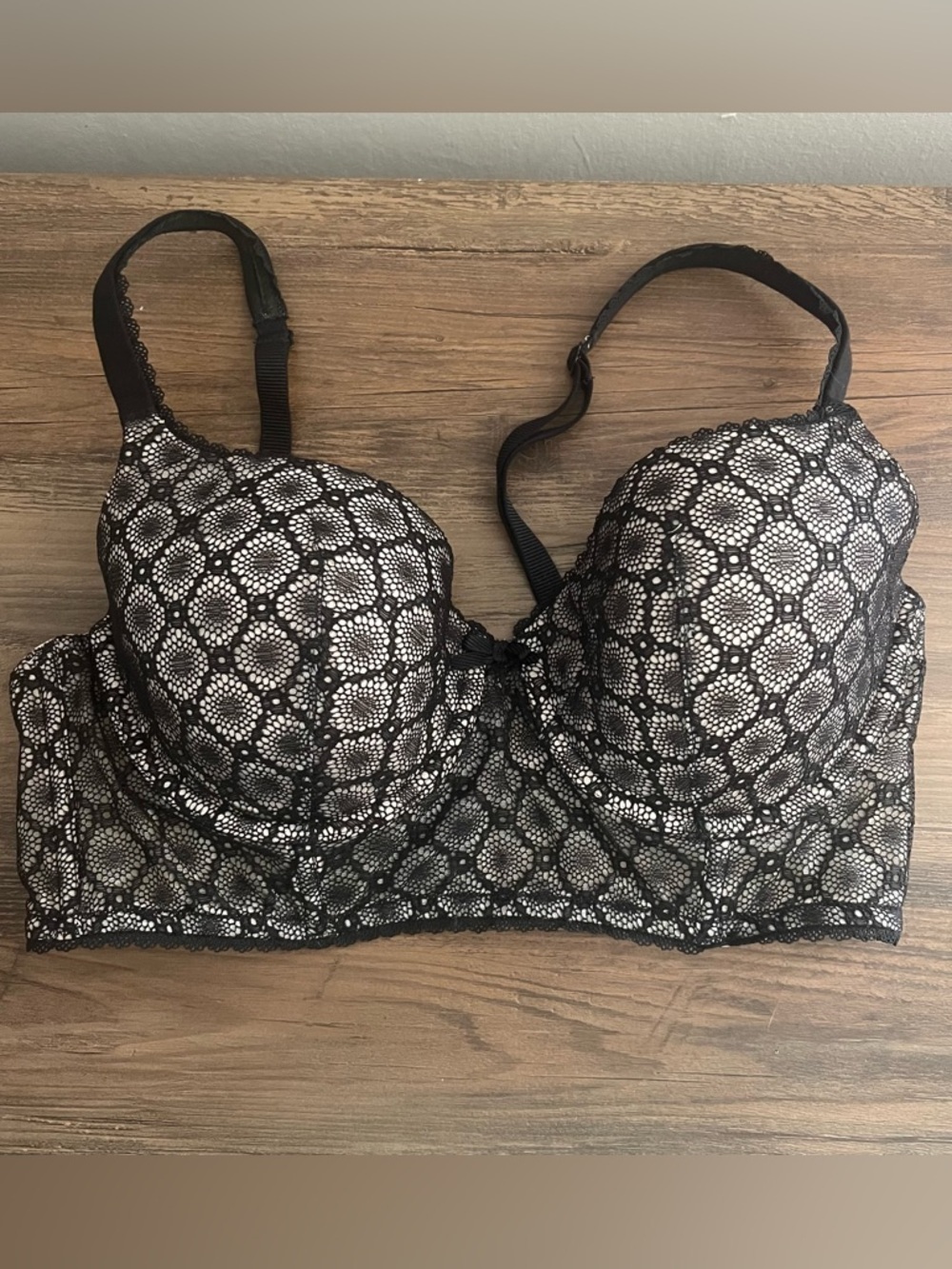 Victoria’s Secret Body Lined Demi Black Medallion Lace Overlay Bra Size 34D
